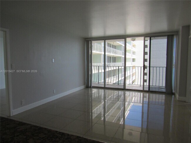 Building Photo - 7601 E Treasure Dr