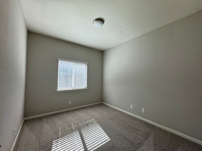 Building Photo - Charming 3-Bedroom, 2-Bath Home in Desirab...