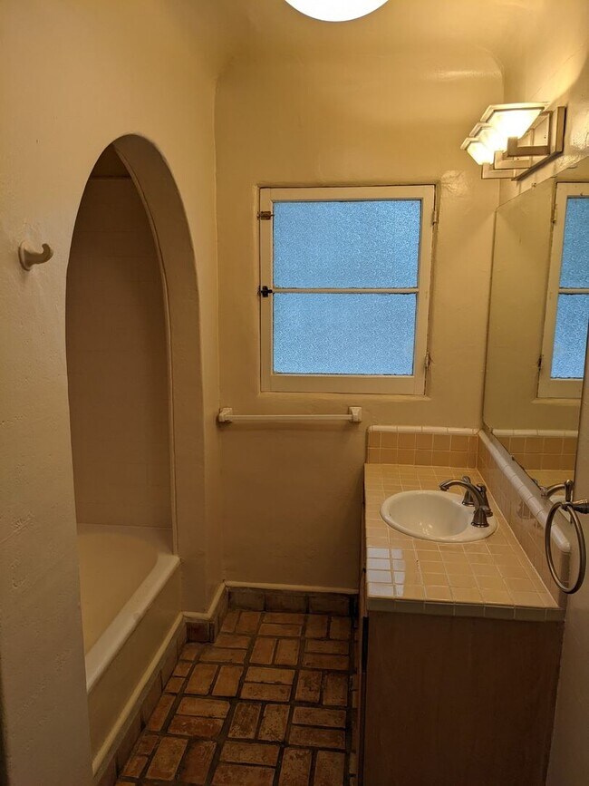 Building Photo - 316 Park Ave