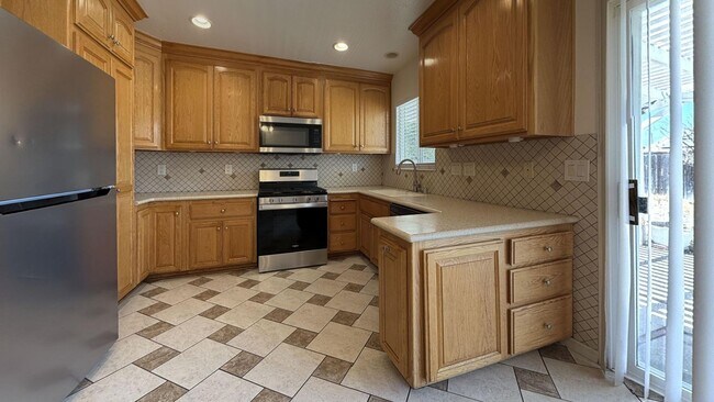 Building Photo - 539 Hidalgo Ave