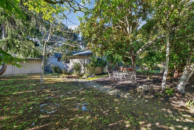 Building Photo - Charming 3-Bed / 2-Bath Retreat on Over an Acre in Sebastopol