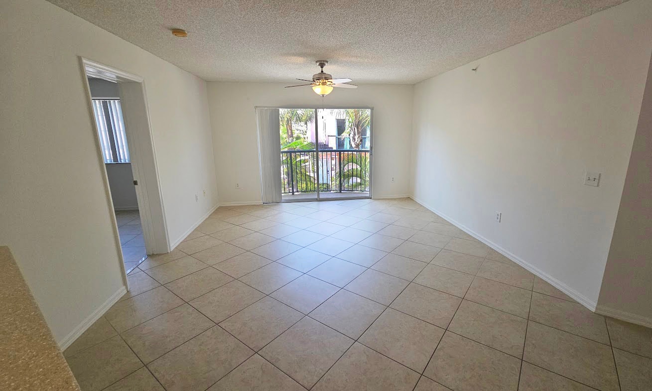 Living room - 2033 SE 10th Ave