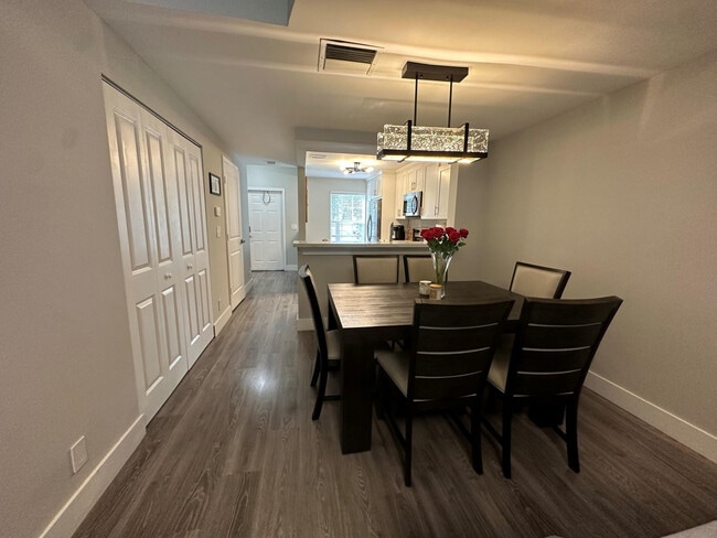 Building Photo - 4912 SW 31st Terrace