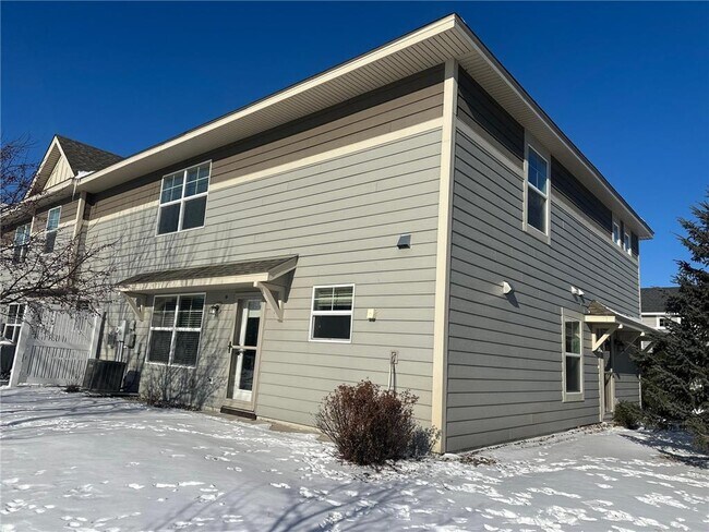 Building Photo - 3288 Red Oak Trail