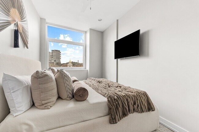 Building Photo - 300 Commercial St