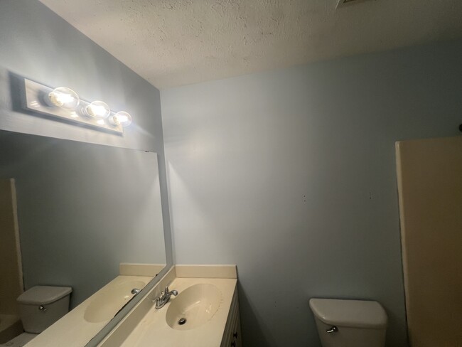 Building Photo - 105 Horizon River Dr