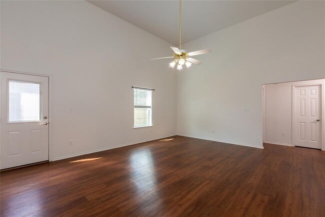 Building Photo - 2571 Georgian Dr