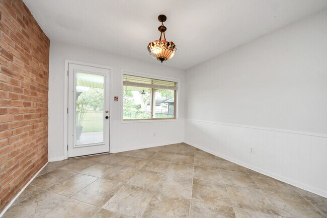 Building Photo - 3410 Crow Valley Dr