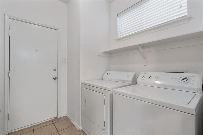 Building Photo - 2277 Green Meadows Ln