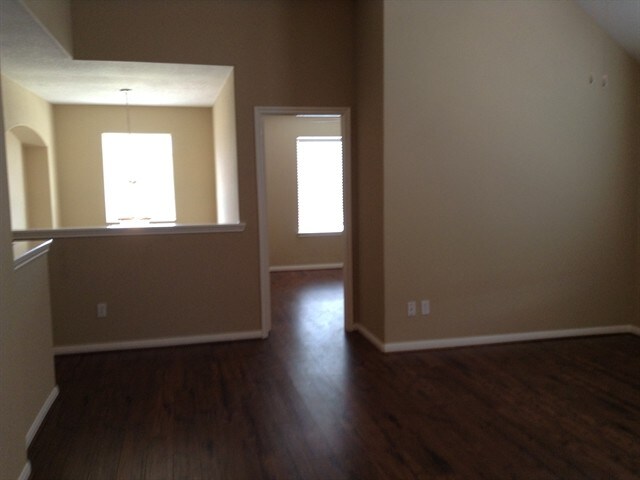 Building Photo - 1052 Shadow Glenn Dr