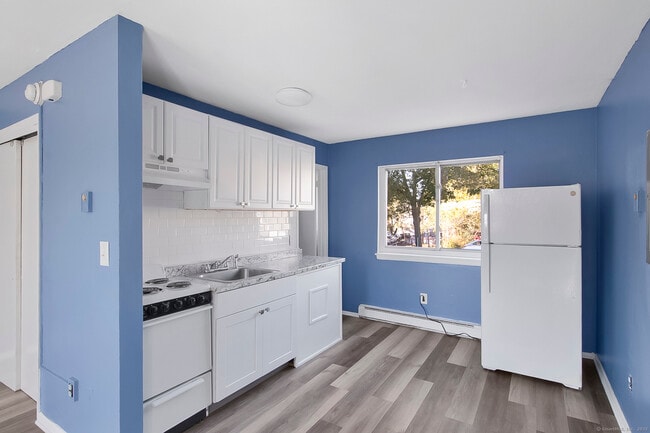 Building Photo - 36 Woodbury Ave