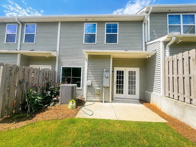 Building Photo - 722 Elmbrook Dr