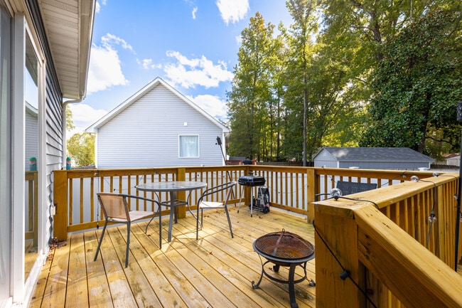 Building Photo - 2446 Gracie White Cir