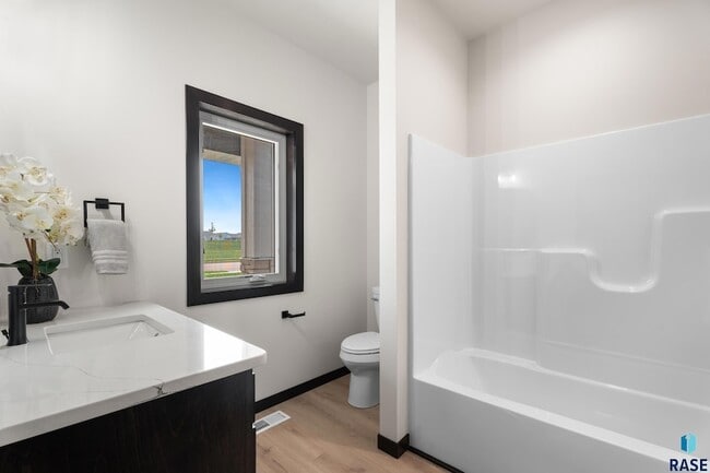 Building Photo - 1113 S Foss Ave