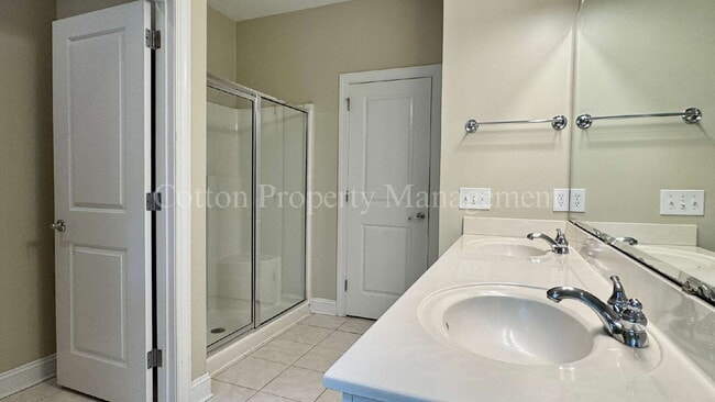 Building Photo - 8854 Plantation Landing Dr