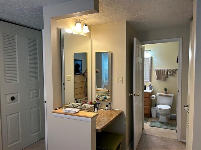 Building Photo - 903 Lynwood Ct