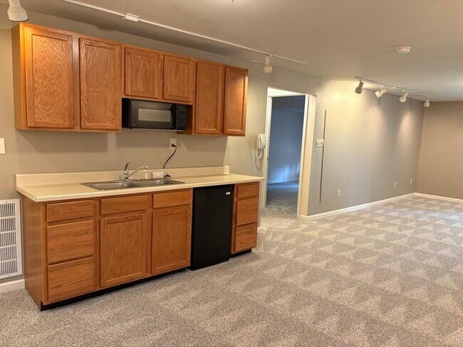 Building Photo - West County 4th/ 3Bth Townhome