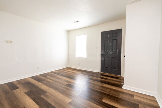 Building Photo - 1318 N Piatt Ave