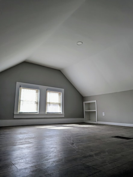 Building Photo - 382 Wyandotte Ave