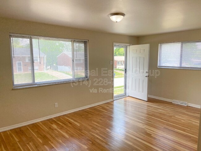 Building Photo - 4081 Esseldale Dr