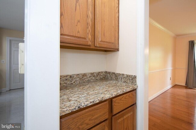 Building Photo - 210 King Johns Ct