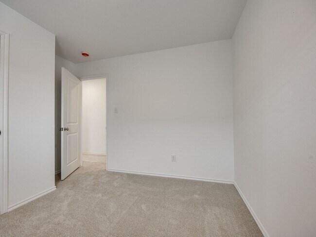 Building Photo - Brand New Home + Norman Schools + 3 bedrooms + All Applicances