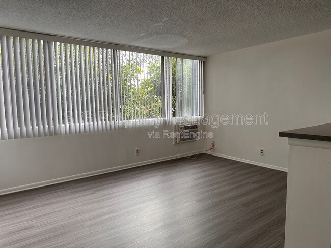 Building Photo - 650 N Oakland Ave