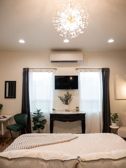 Building Photo - 3413 W Sunset Ave