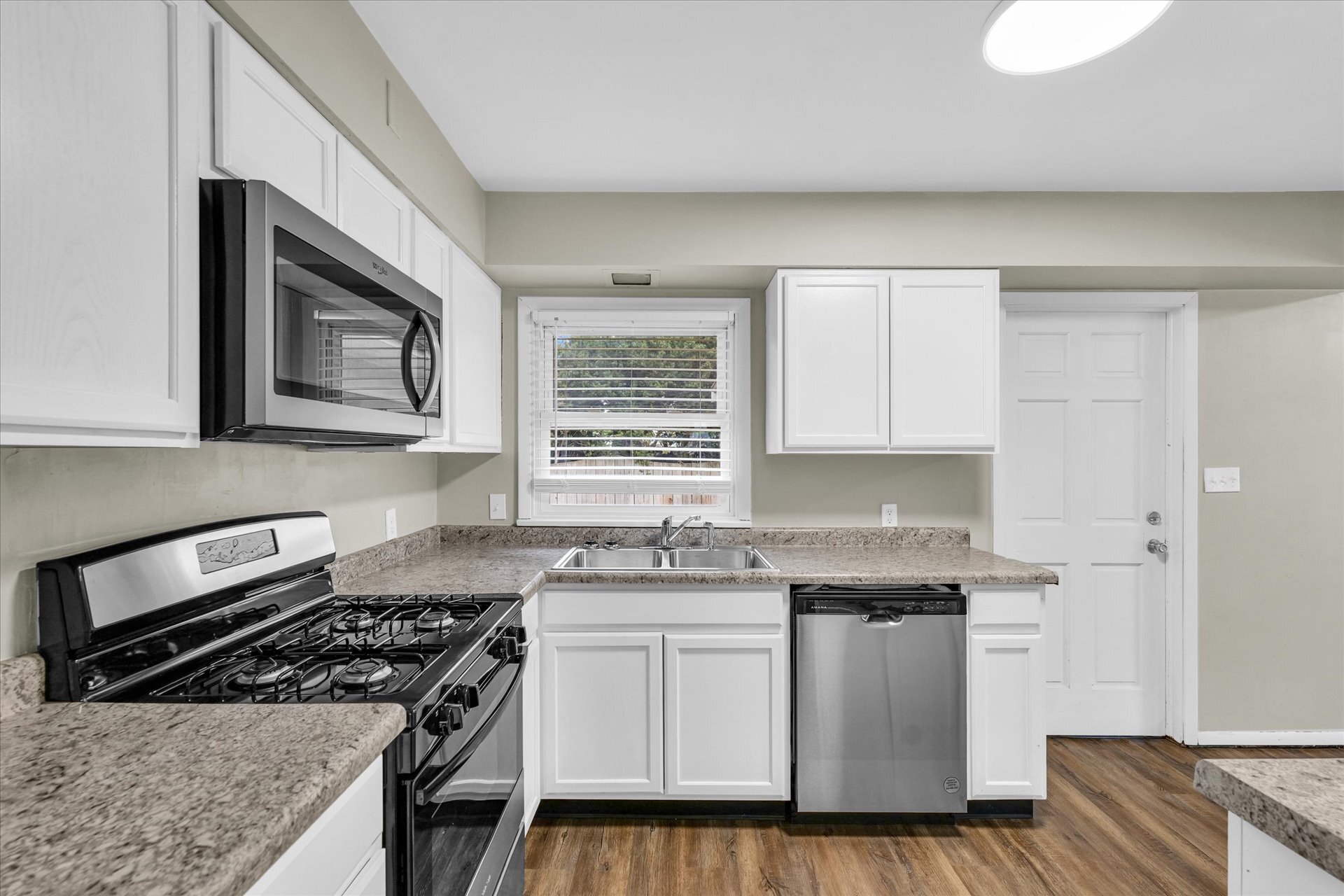 Building Photo - 19 Delaine Dr
