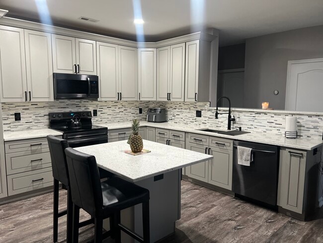 Building Photo - 400 Symphony Cir