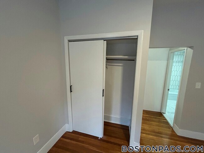 Building Photo - 1576 Cambridge St