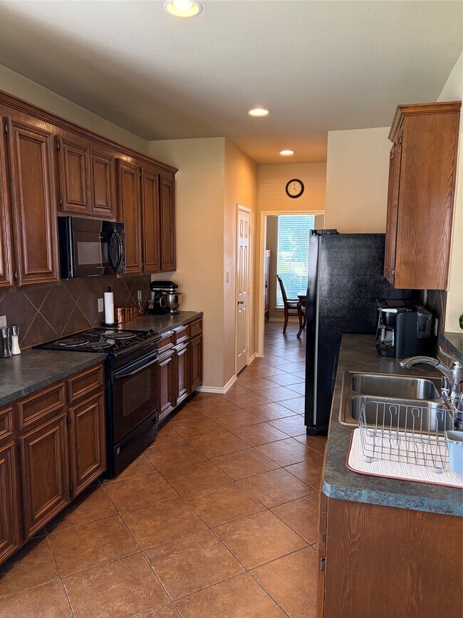 Building Photo - 2515 Silverton Bend