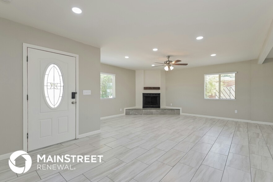 Building Photo - 3410 S Lakeside Pl