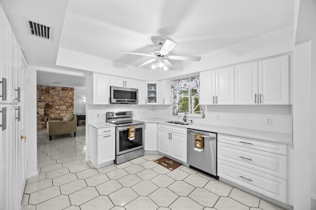 Building Photo - 1742 W Terrace Dr