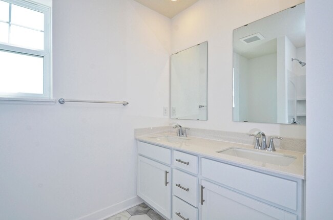 Building Photo - 3858 Heath Ave N
