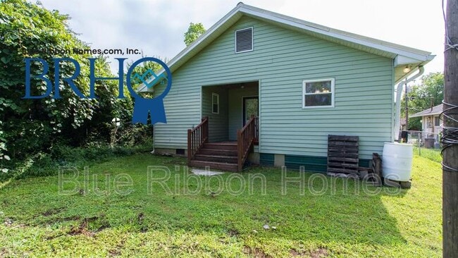 Building Photo - 605 Victory St NW