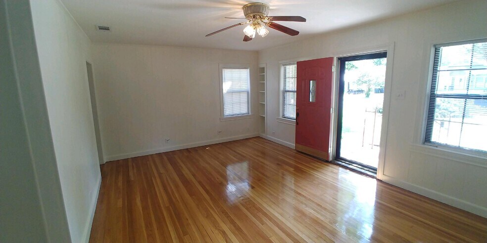 Building Photo - 1309 N 5th St