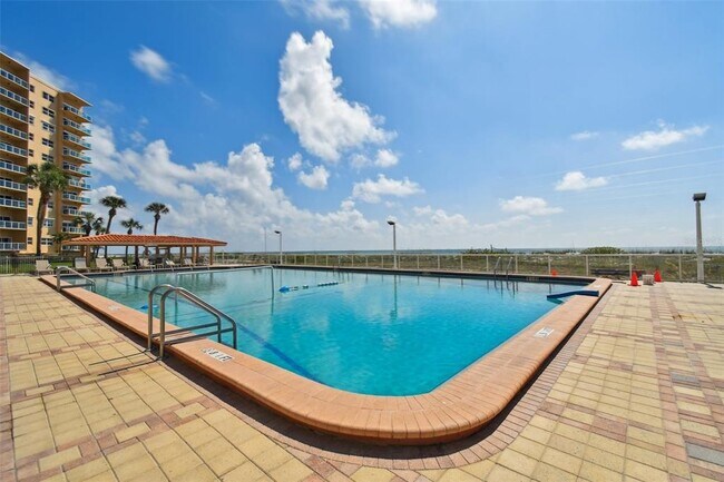 Building Photo - 880 Mandalay Ave