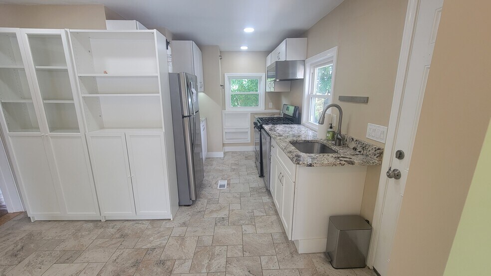 Building Photo - 54 Bolton St