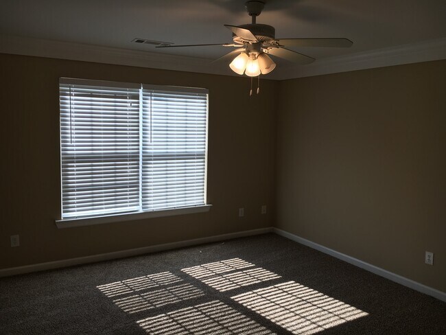 Building Photo - Beautiful 3 bedroom Home! (Updated Pictures Coming Soon)