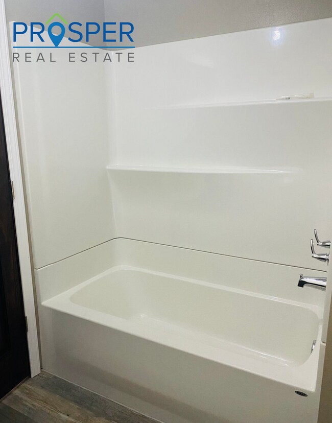 Building Photo - WA909X