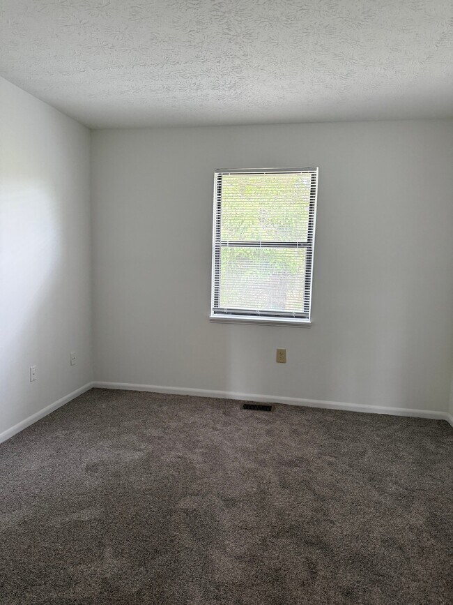 Building Photo - 889 Peach Leaf Dr
