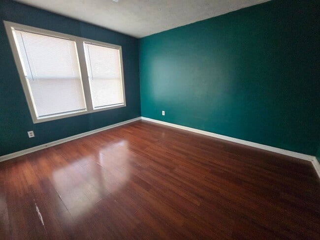 Building Photo - 950 Stewarts Creek Dr