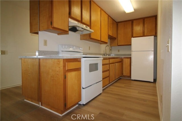 Building Photo - 2800 Los Felices Cir E