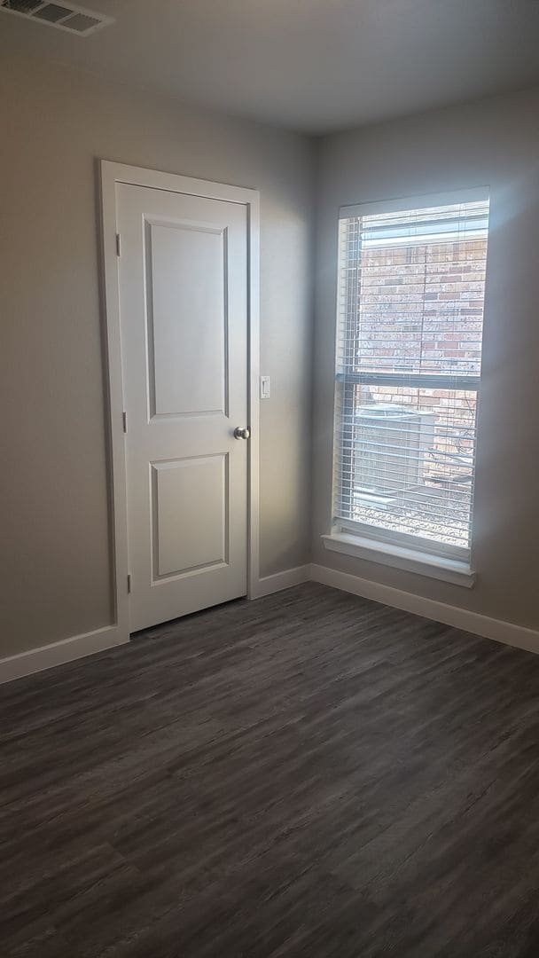 Building Photo - 3 Bedroom 2 bath home!