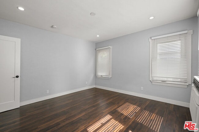 Building Photo - 1754 N La Brea Ave