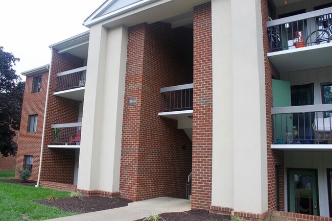 Building Photo - 1034 Blue Ridge Dr