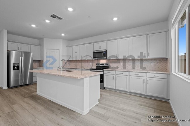 Building Photo - 2494 Zellerbach St