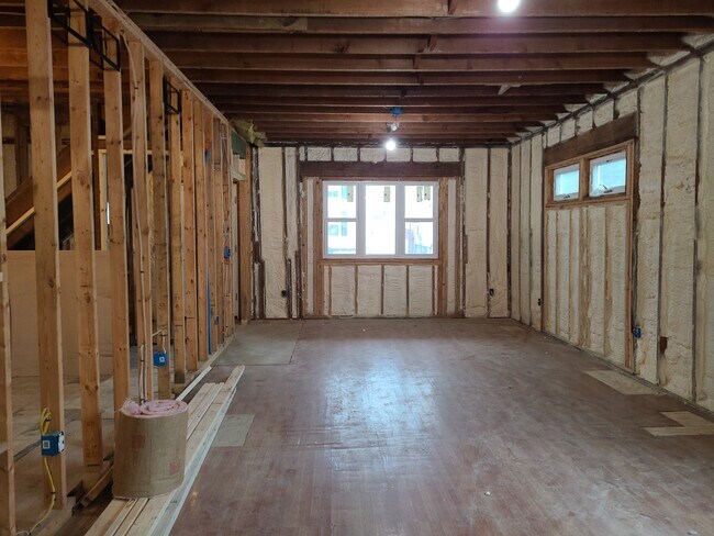 Building Photo - 1015 Watson St SW