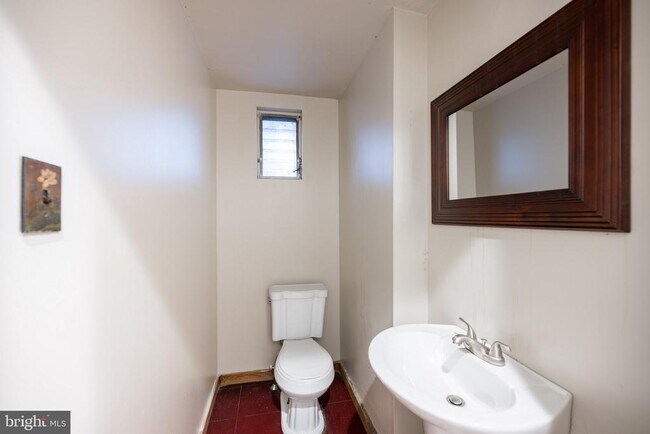 Building Photo - 206 S 43rd St